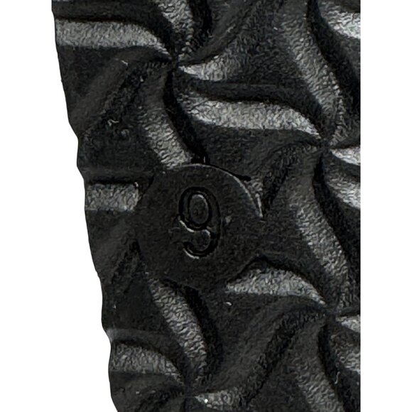 Izod Size 9 Men Nathaniel Black Sandals  Adjustable Buckles & Cushioned Footbed - Picture 11 of 11